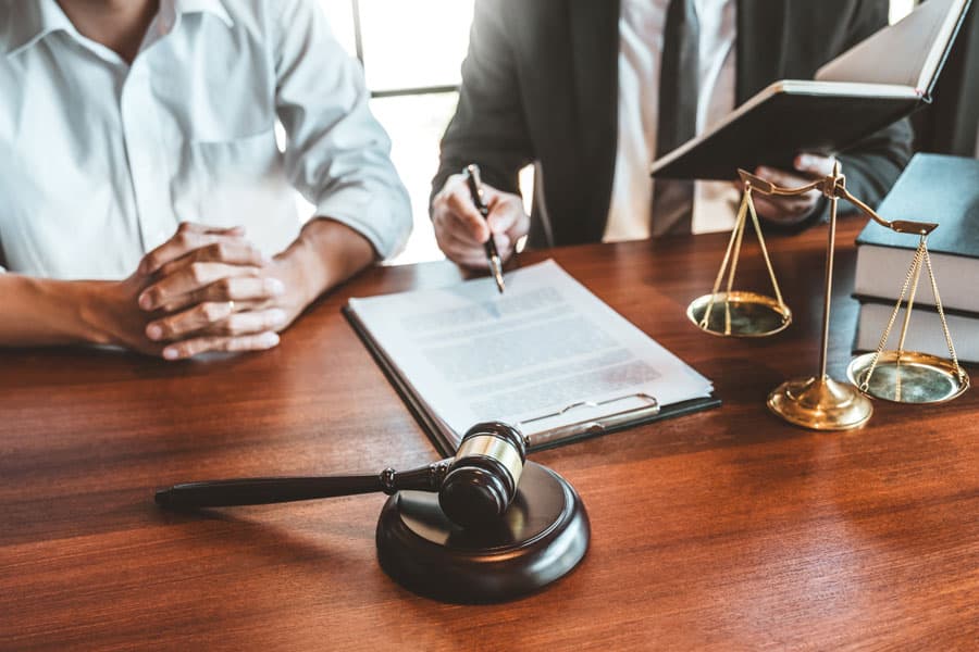 Tu defensa en manos de abogados penalistas expertos